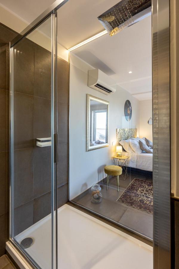 Penthouse With A Panoramic Rooftop In Trastevere With Seasonally Jacuzzi Rome Exterior photo