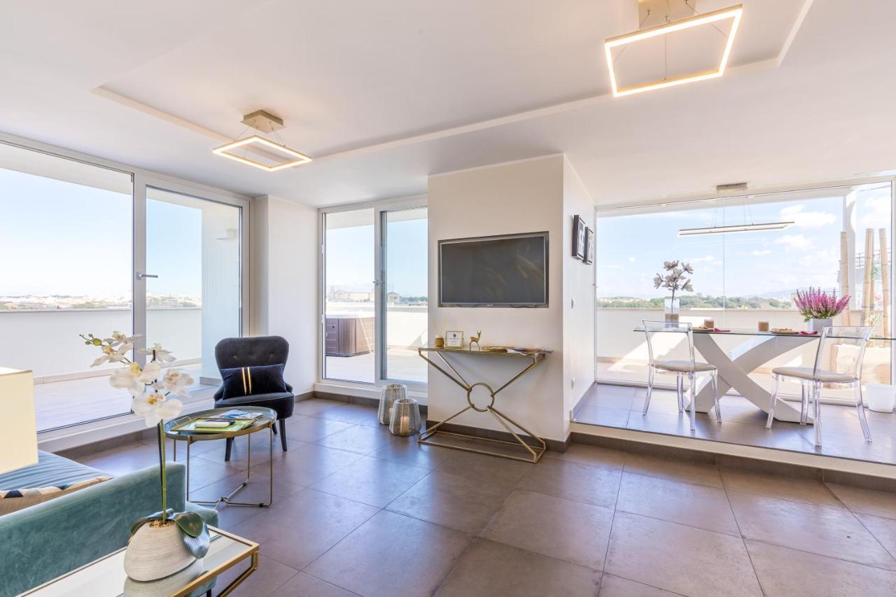 Penthouse With A Panoramic Rooftop In Trastevere With Seasonally Jacuzzi Rome Exterior photo
